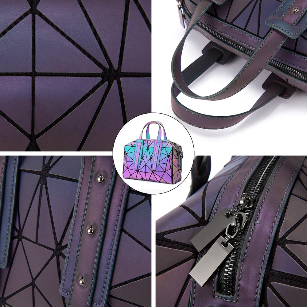 Geometric reflective online purse